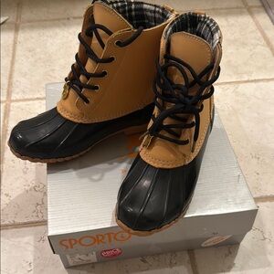 Sporto Two-Tone Duck Boots in Black and Tan